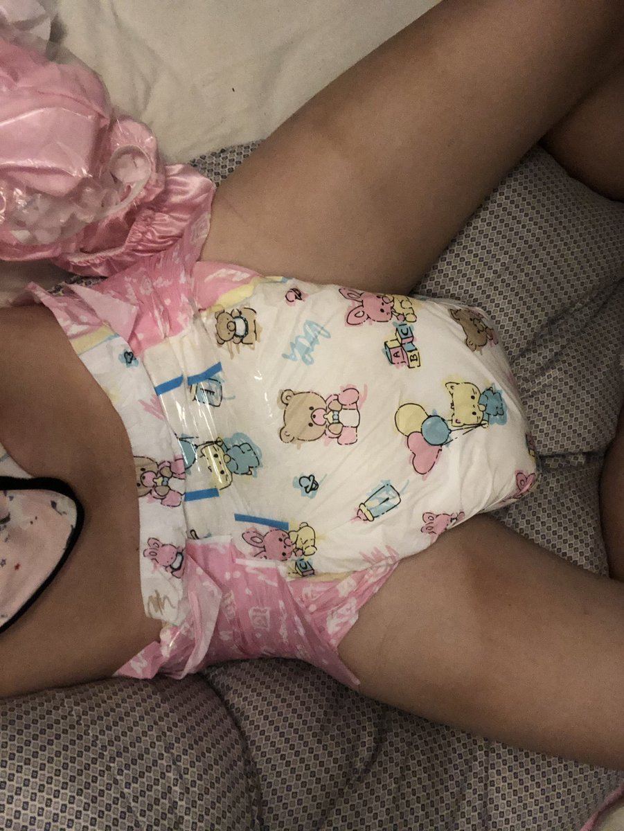 FeliNyaa's tweet photo. Biggest pamps I’ve worn in a long time + 3 boosters. Fun :3

 #abdl #abdldiaper https://t.co/Ovk0d3tiW3
