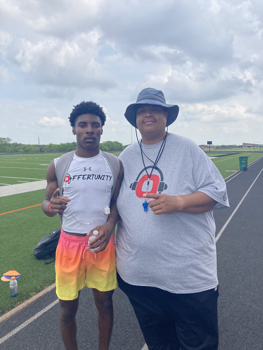 Had a great time at THE official ⭕️ffertunity camp.. I learn great things and new techniques‼️ <a href="/TrustMyEyesO/">⭕️FFERTUNITY</a> <a href="/coachbirdd/">CoachBirdAcademy/TeflonSportsManagement</a> <a href="/DemarcusHarri01/">Coach Harris</a> <a href="/SkeeterRecruits/">USVSUS</a> 💪🏾