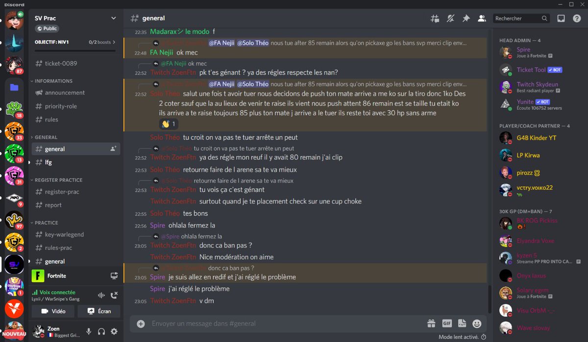 zoenvalo's tweet image. On me dis dans mon chat go faire les SV Pracs , je me fais kill à 80 remain alors qu'on pioche, les règles sont strictes "fight after 85 players = ban, pickaxe when you see someone" conclusion il ban pas ses potes donc je déconseille ses pracs perte de temps manque de modération