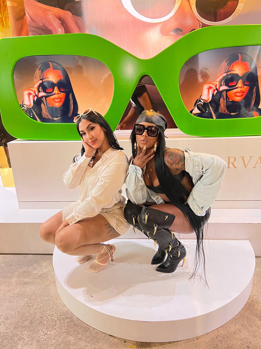 queennaija's tweet photo. It’s a @Lorvaeeyewear affair 🕶🥂🐍 @dearra @_Summerella_ https://t.co/rGFSIgf1Gk