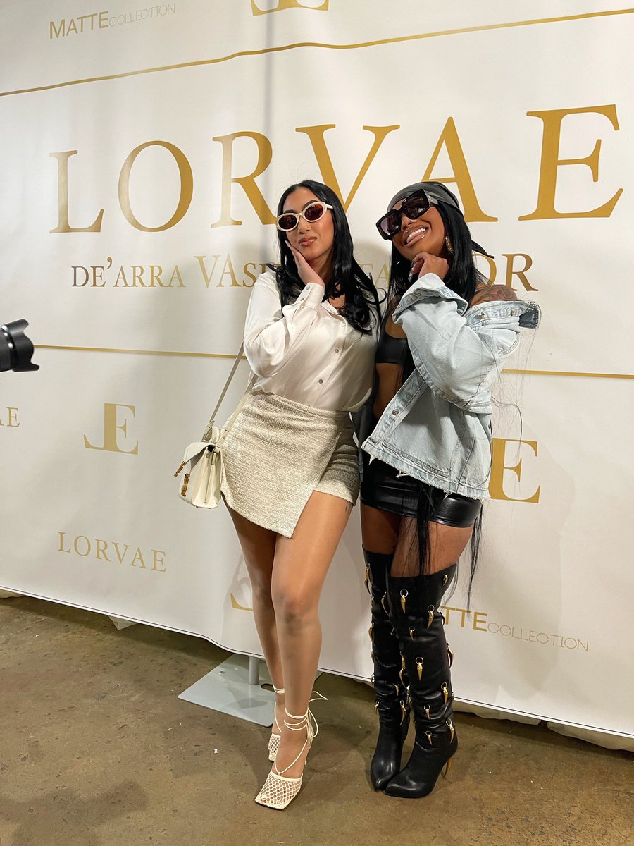 queennaija's tweet photo. It’s a @Lorvaeeyewear affair 🕶🥂🐍 @dearra @_Summerella_ https://t.co/rGFSIgf1Gk