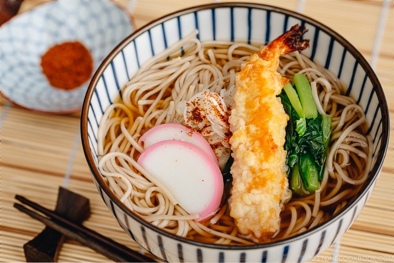 TheRecipeCookb1's tweet photo. 😍Soba Noodle Soup (Video) 温かいお蕎麦😍
Learn how to make authentic soba noodle soup with a variety of toppings, including vegan version. It's so easy, and ready in 20 minutes!
#recipes #cooking #baking #foodies
https://t.co/eDzKzVwhAF https://t.co/wvwTPJociD