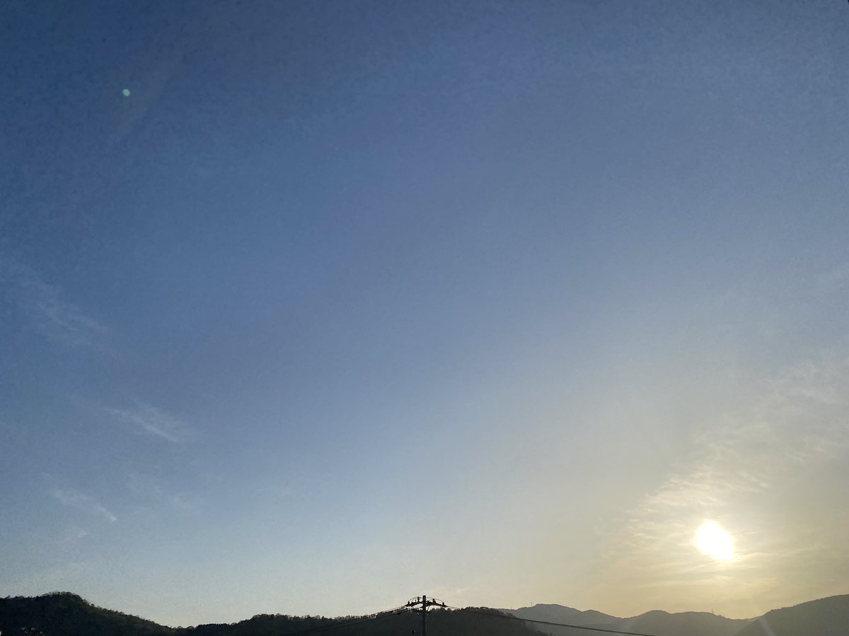 hayaokishitara's tweet photo. 4月17日(日)
おはようございます💕
久しぶりに☀️
わーい💕💕💕
日曜日だし・・・
ワクワクがいっぱい✨✨
健やかに楽しく素敵な一日を
#あさそら https://t.co/NSpxBV0ov8