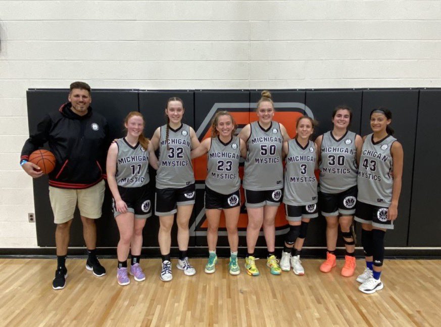 23MysticsHense's tweet photo. Solid day for these ballers going 2-1 at the Battle in the Mitten losing in the championship game. @MImystics @jorjanapier06 @HargerLaina @slocumerica3 @makenna_pobocik @amivamvakitis @M_winters32 @ella_dunsford @Brielleswain @MichHSBball @PGHMichigan @MimysticsD @coreyoleyar https://t.co/HSfgYeDkwv