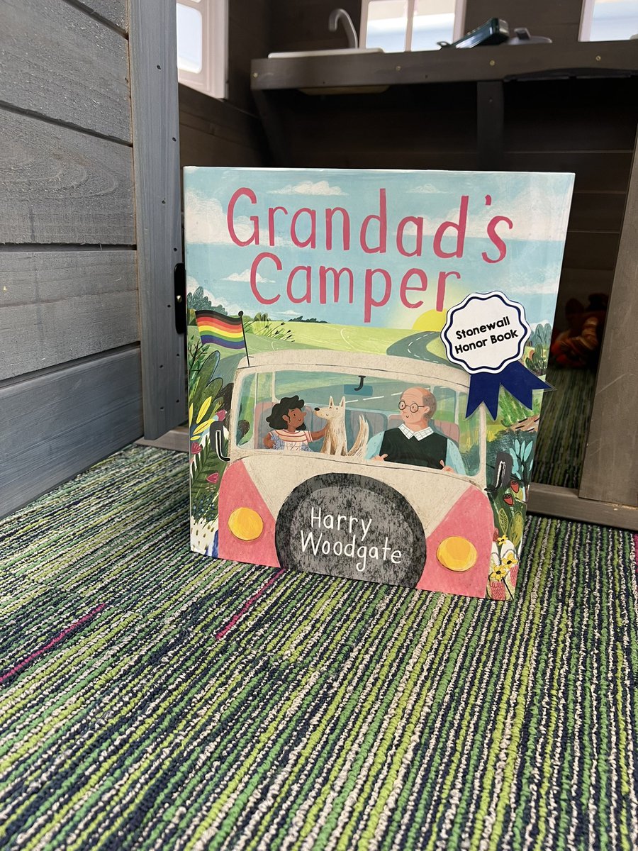 EarlyLearningSC's tweet image. 📚 The fabulous staff at Chester County Library helped us find some amazing titles this week! There’s nothing better than sharing a good book with a child. 📚 #library #picturebooks #familyengagement