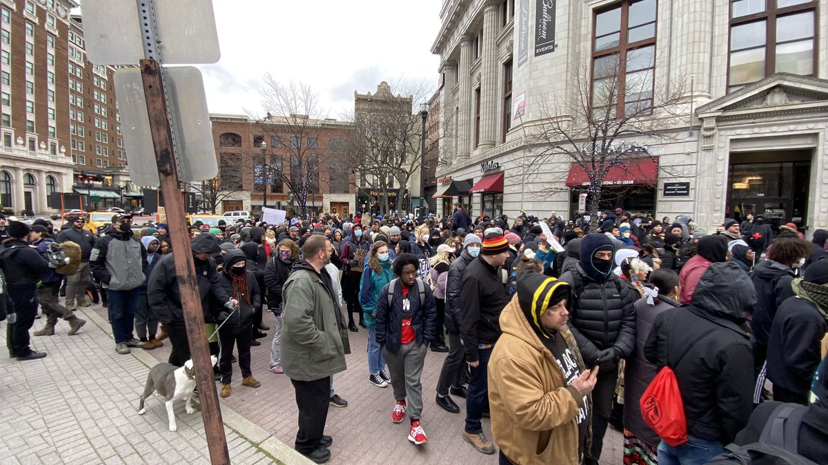 JustinBachman3's tweet photo. Crowd is organizing to March, about to head up the breeway @wzzm13 https://t.co/KUHpyeqH5B