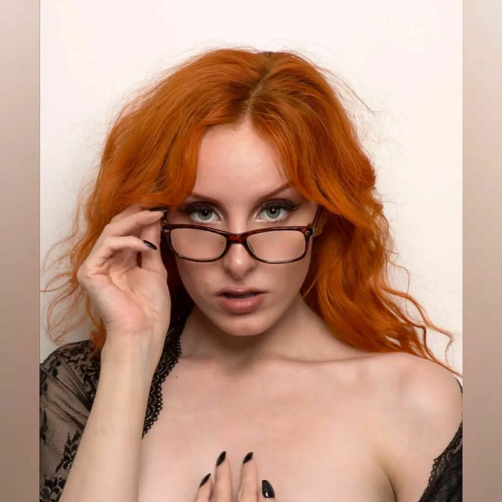 jessikablaze's tweet photo. it's miss blaze to u
Shot by @modelportfolios2022
.
.
.
.
.
.
#portraitmodel #portraits #portrait #portraitphotoshoot #facemodel #moodyportraits #portraitphotography #redheadmodel #redhead #redhair #redheadsofinstagram #fiercemodel #modelsexy #curlyhair … https://t.co/3bJfvfTw8v https://t.co/6qKPFOjOdf