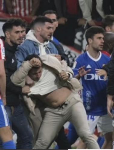 matein_azul's tweet photo. Esto supuestamente es un jugador de fútbol. https://t.co/wfA9vv2BFr