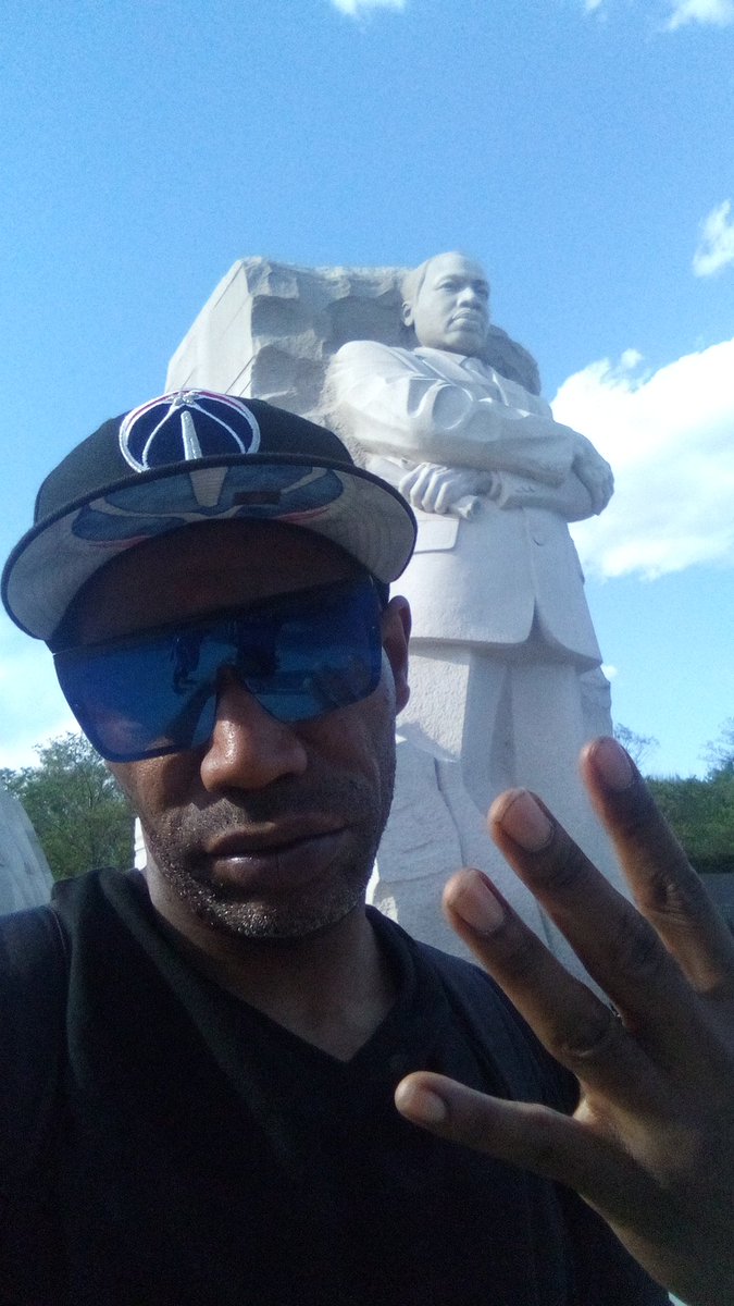 Mr40watt's tweet photo. "I used to have a dream, now I think I'm Martin King👑 I used to hang with Malcolm, he had the X and the beam!!!" #HadToDo💯
- DeUce Double aka Mr. 40. Watt - https://t.co/e2YdwRqvRe