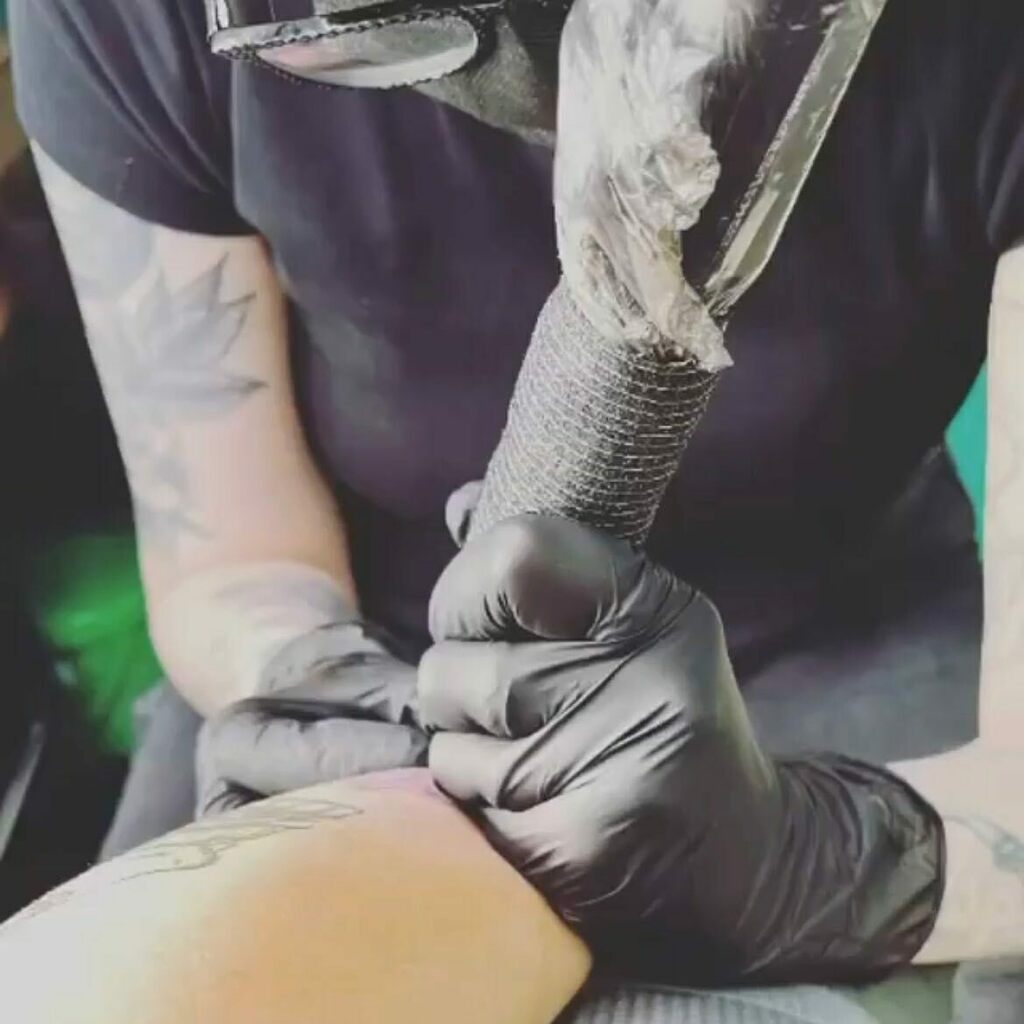 Me doing what I love 🖤@songbirdartandink ⁣

.⁣
.⁣
.⁣
.⁣
.⁣
#blacktattoos #blackwork #blackworker #blackworktattoo #dotworktattoo #femaletattooartist #femininetattoo #floraltattoo #flowertattoo #girlswithtattoos #ink #inked #ladytattooers #linew… instagr.am/p/CcbUGt7r48x/
