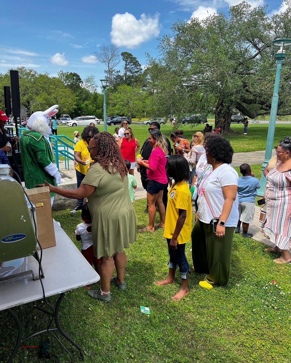DeeBoydBroker's tweet photo. More pictures from our Epic Day! Happy Easter Everyone
#staterepdelishaboyd #delishadelivers #delishaboydllc #easteregghunt #happyeaster #easterbunny https://t.co/W3qj9cV2TR
