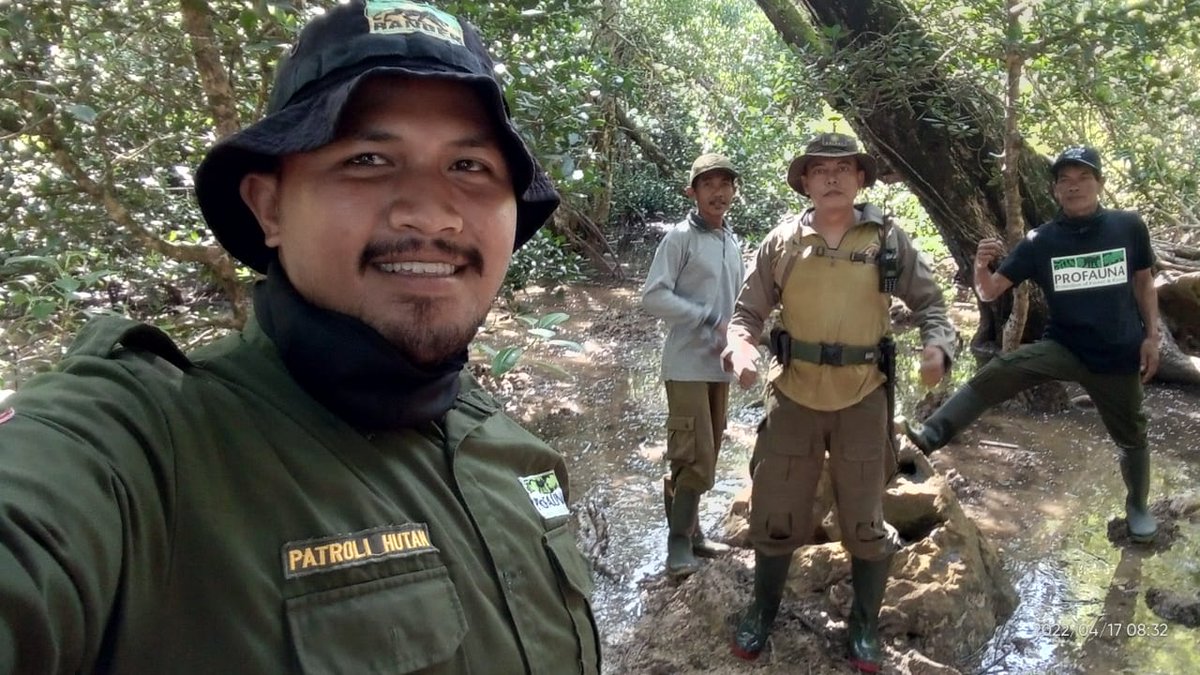 ProFauna's tweet image. Semangat utk tim PROFAUNA Indonesia dan BBKSDA Jatim yg lagi patroli rutin di Cagar alam Pulau Sempu 💪🌳 #savesempu #rangerProfauna