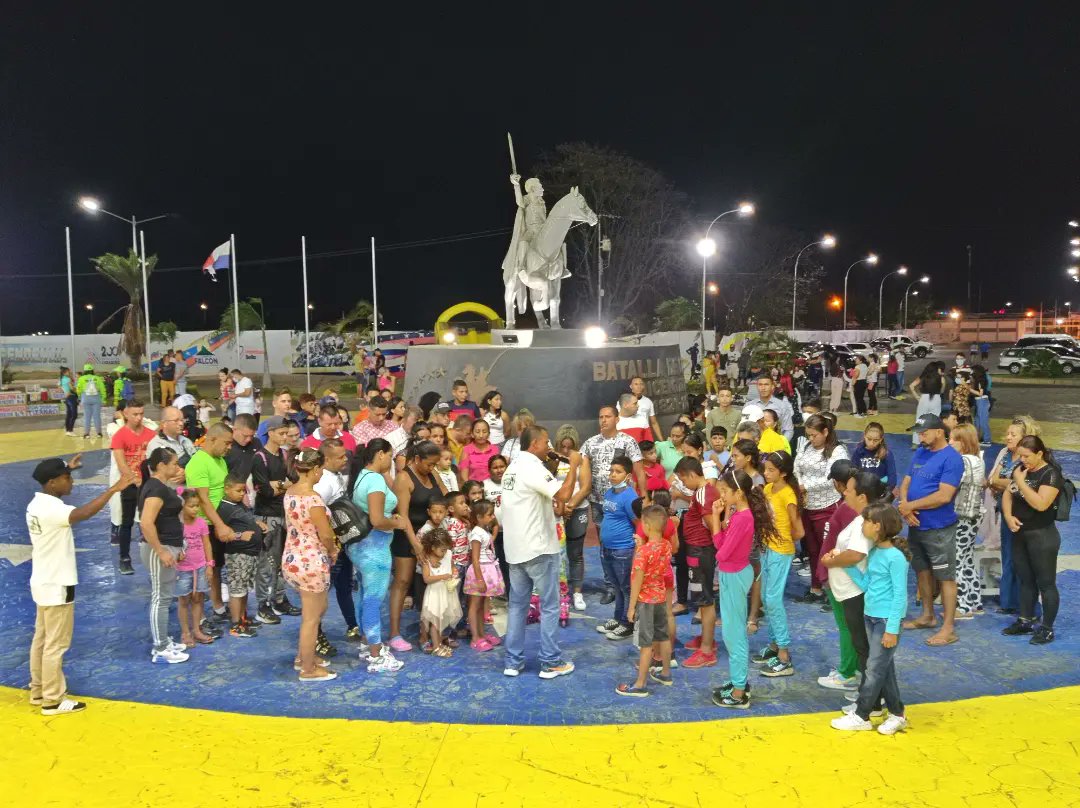 EECambiaFalcon's tweet photo. El Paseo Independencia fue el epicentro de la Gloria de Dios en este día, personas rendidas ante el poderoso amor de Jesús, más de 800 personas decidieron por Él ❤️.

¡Preciosa sangre que nos salvó!
#ElEvangelioCambiaFalcon https://t.co/AFSDdal3pP