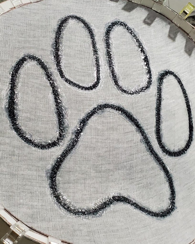 gwppproductions's tweet image. Made my own seat cover for my new workbench stool ;) I’m loving the colors. All marine vinyl. #workbench #workstool #stoolseat #stoolseatcover #pawprint #craftbench #furrystool #marinevinyl