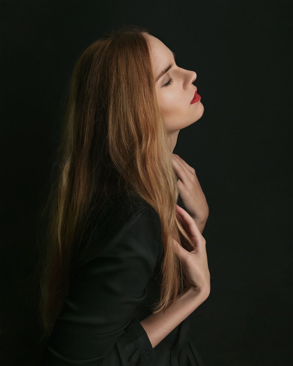 liliamandaart's tweet photo. #12photosin12hours #9 from the series The Hands. It was very difficult to do and even more difficult when culling the images. I have purposely broke many traditional portrait rules. It was scary to do so but I'm glad I did. https://t.co/lPzV5lDHBY