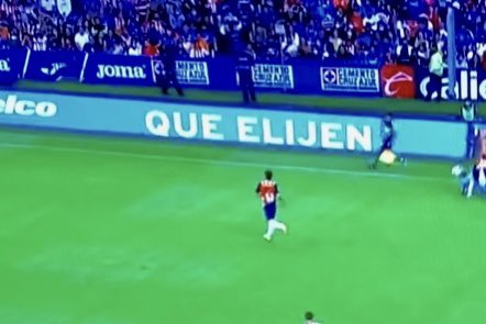 Beto_Murrieta's tweet photo. En el Azteca, juego interesante, ortografía horripilante. https://t.co/FEL5LVBcKI