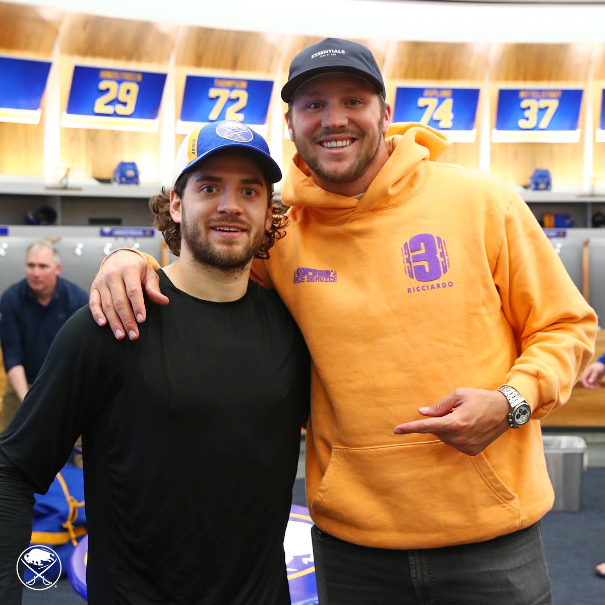 BuffaloSabres's tweet photo. Josh Allen 🤝 Our Guys

   look good in shorts https://t.co/mw3d12CRUf