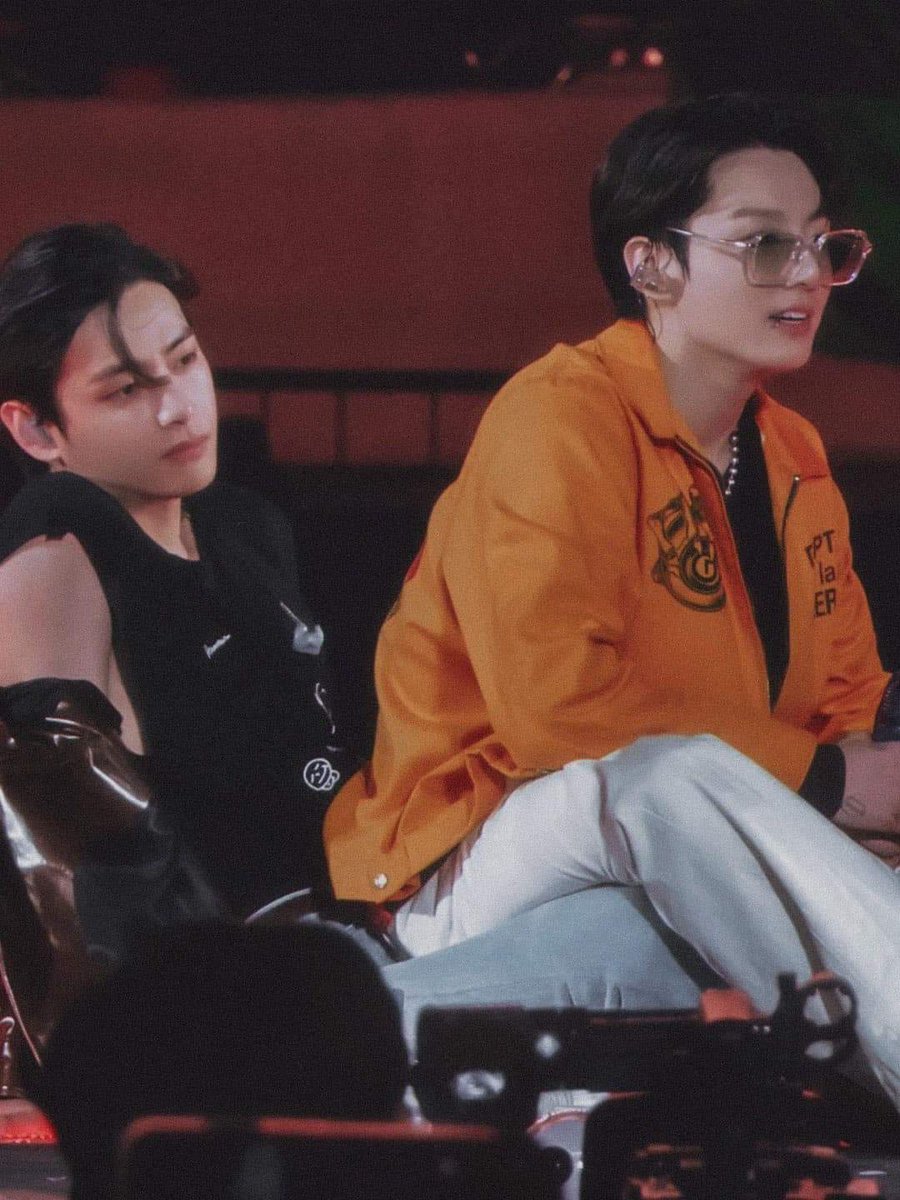 Catalinacolin7's tweet photo. Vamos empezando el concierto y el #taekook nos está dando tanto contenido 💚💜

¡¿¡¿Que más nos espera, que más?!?! https://t.co/MEjVYauy6j
