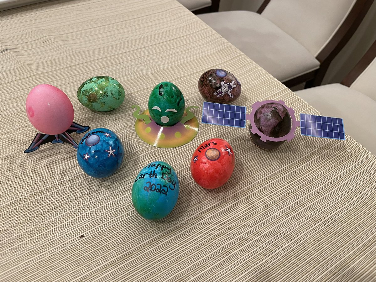 MJuricaCBS47's tweet photo. Space Eggs! #NASA #spaceeggs #Easter #easterfun https://t.co/DtlWxwC8b3