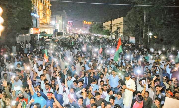 #امپورٹڈ_حکومت_نامنظور Rahimyar Khan last night In Huge numbers