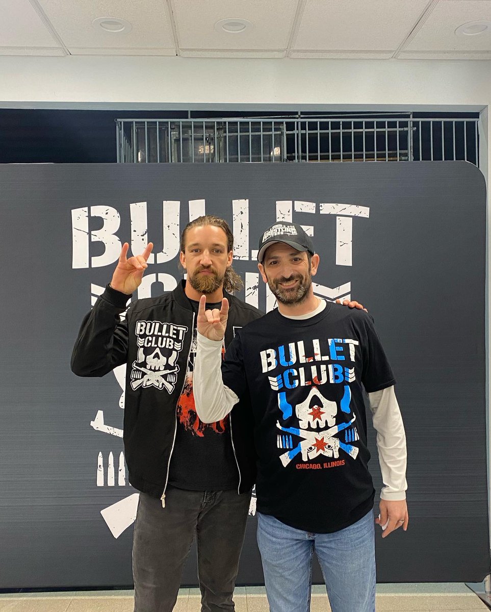 ToiletSideWrest's tweet photo. Switchblade &amp; Ospreay at NJPW Windy City Riot https://t.co/TIuPJOm16G