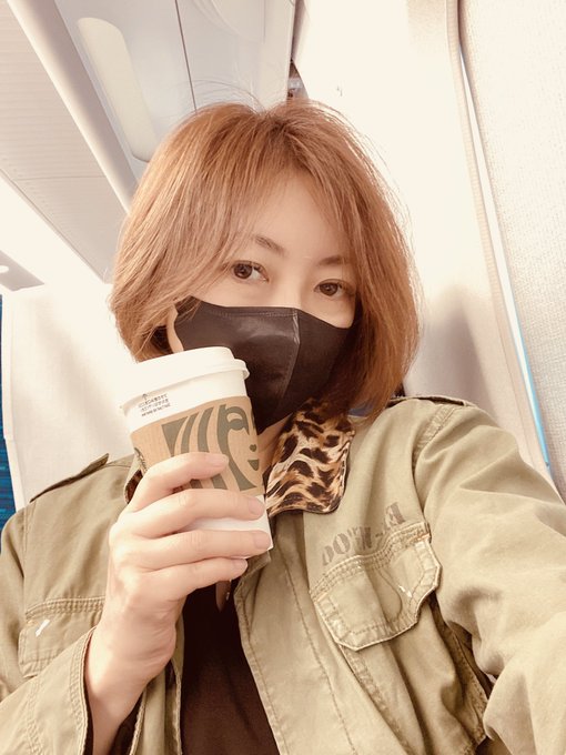 おはよーっっん✨  名古屋へいくぅーっっ🚅  今日はどんな人に会えるのかなぁ？　　楽しみっっ💕 https://t.co/tpujGJlFK5