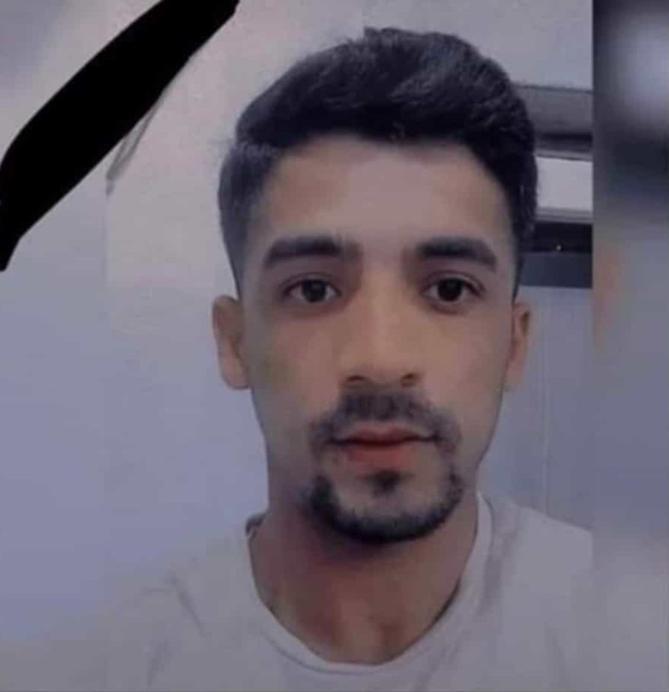 aslan30ty's tweet photo. Malesef bugün bir kez daha Derecik kalbinden vuruldu. Bir cana kıymak bu kadar basit olmamalı. Devletimizden bu işin müsebiplerini bulup gerekli cezayı vermeleri,ailesinin ve derecik halkının içlerine bir nebze olsun  su serper.Nereye kadar güz ardı edeceksiniz ki bu katliamları. https://t.co/MbFSZ3w0mJ