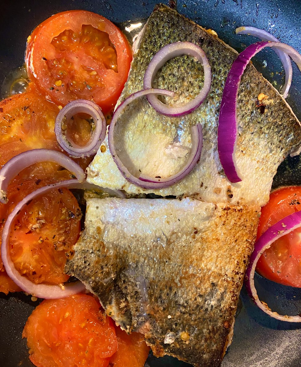 BeatrizRoblesL's tweet photo. ⬇️ El que quiera de mi #salmón 🍣 a la #yo, #ejotes y #espárragos a la #yo con queso feta….apúrese porque se acaba. No se aceptan comensales sin 🍺 en mano. https://t.co/2r1cL4EQfB