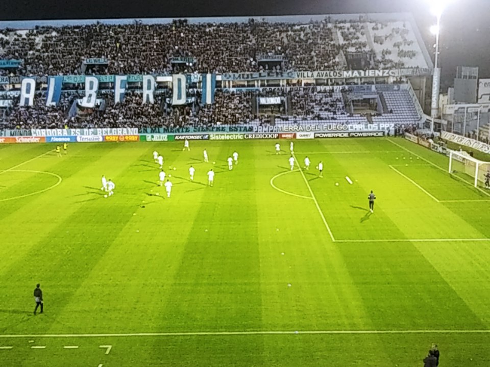 888_Federico's tweet photo. #PrimeraNacional #Belgrano haciendo la entrada en calor esperando el choque ante #DeportivoRiestra en #Alberdi https://t.co/z3xE4oEQDe