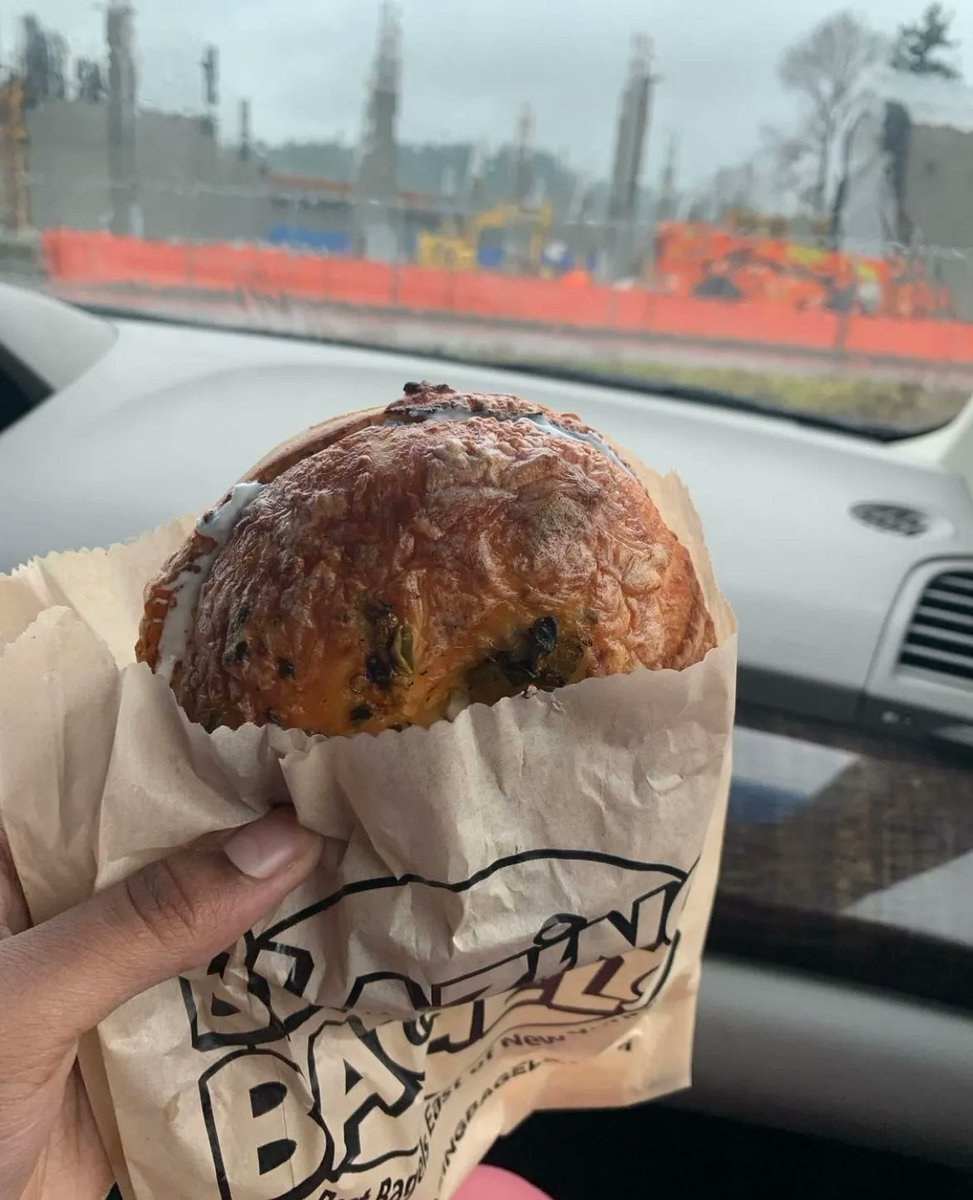 BlazingBagels's tweet photo. Sweet or Savory?🤔 

#BagelDecisions #GoEatABagel 🥯 
• • •
📸 @rinasbestlife // @mandira.eats (Instagram) https://t.co/UnYvXdYrZw