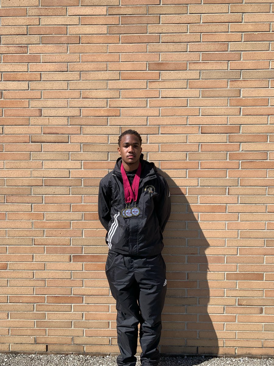 Jaelyn Reeves-Lile ran 10.66 in the 100m Dash (1st place, #4 in school history) and placed 3rd in the 200m Dash. Jaelyn ran 22.30 in the 200 today, which is 9th in school history.