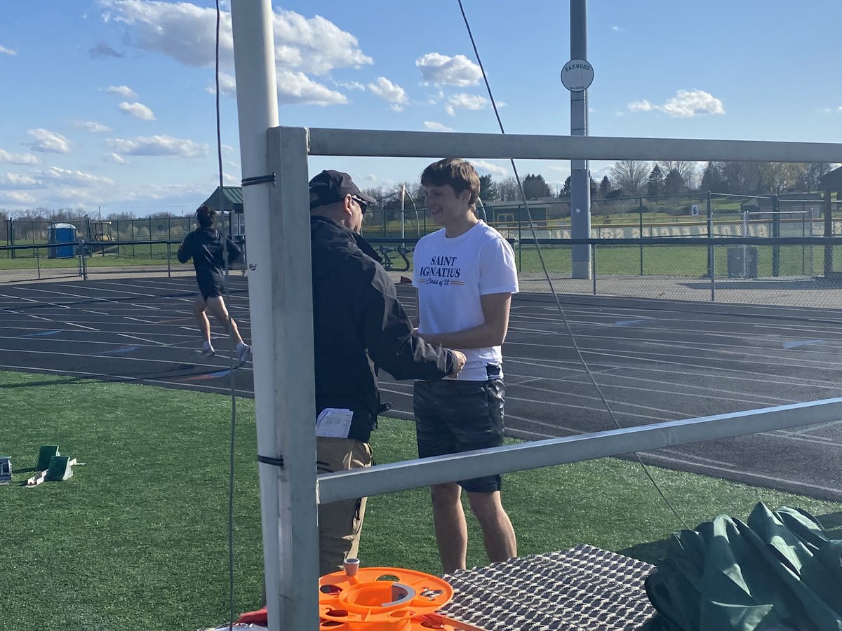 SIHSXCTF's tweet photo. Congrats to Damon Frabotta on being named GlenOak Elite Meet MVP! #GoCats #mostelite https://t.co/IwA7WyyGtX