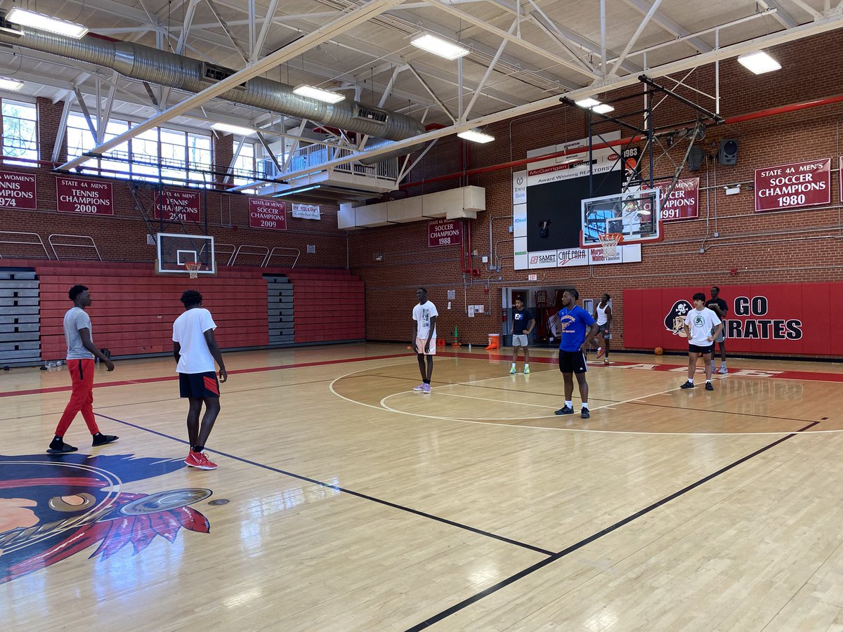 CypressAlou's tweet photo. Come out of AAU retirement every 7-10 years. But only on invitation &amp; special occasion. In this case, I had the privilege of assisting @gmoneyiamvision

Keep sleeping on High Point (NC🇸🇸) at your peril. You can focus on building brands. Building future leaders is more compelling https://t.co/sqhuZjJFOm