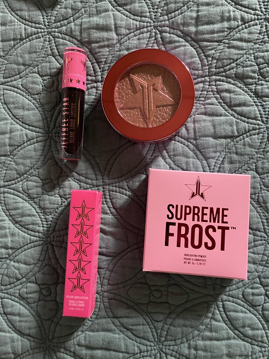 turtlesandisney's tweet photo. @JeffreeStar my very first makeup products!!! I’m so excited 🥰🥰🥰🥰🥰 https://t.co/gLdbz47xal
