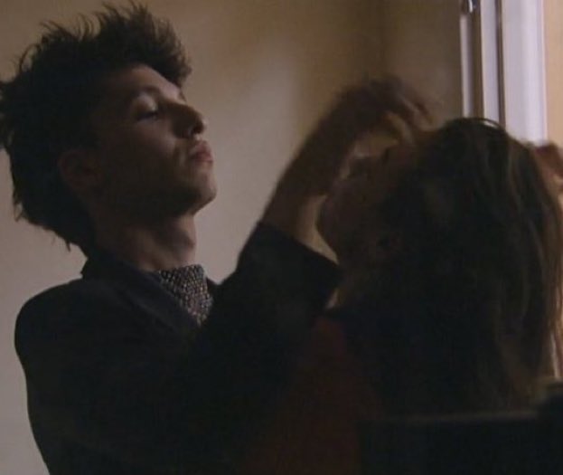 bimbadireid's tweet photo. “Sei bella quando balli così, devi farlo sempre, senza paura.” Ed è subito “Sei bella quando canti, devi cantare di più, a voce alta.”  MA C’AMMA FA CON QUESTE SHIP IO ESCO PAZZA VERAMENTE #caroligi #jeru https://t.co/EHEsPn8yPc