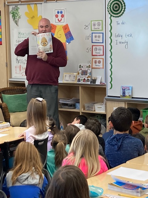suptfinch's tweet photo. Thank you to the second grade team at Apple Valley Elementary for inviting me to read aloud. Reading makes you smarter! #WestValleyReads @WVSD208 https://t.co/ECLi3DQ5E9