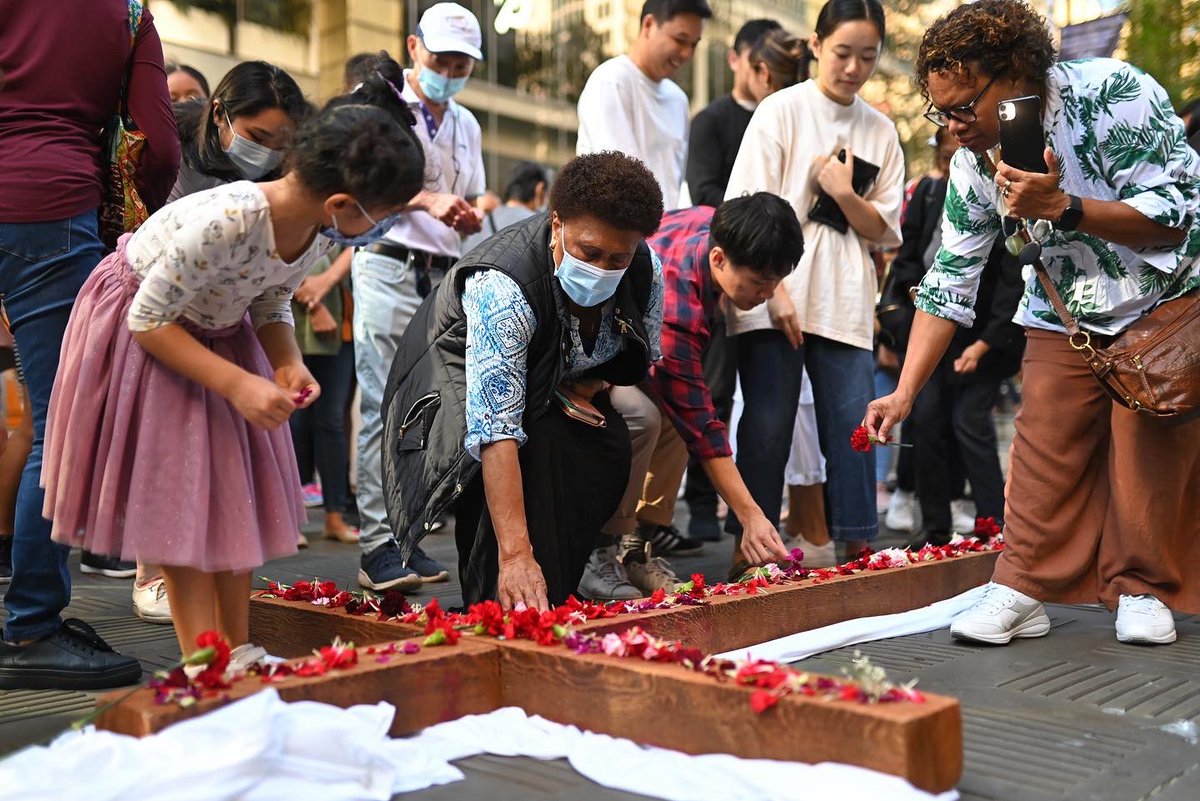 SaphorePhoto's tweet photo. Christian worshippers from Wesley Mission reenact the steps of Jesus Christ as part of a sacred street theatre performance during Good Friday Easter celebrations in Sydney, Australia. #Easter #GoodFriday @anadoluimages https://t.co/eKF1rgXRwU
