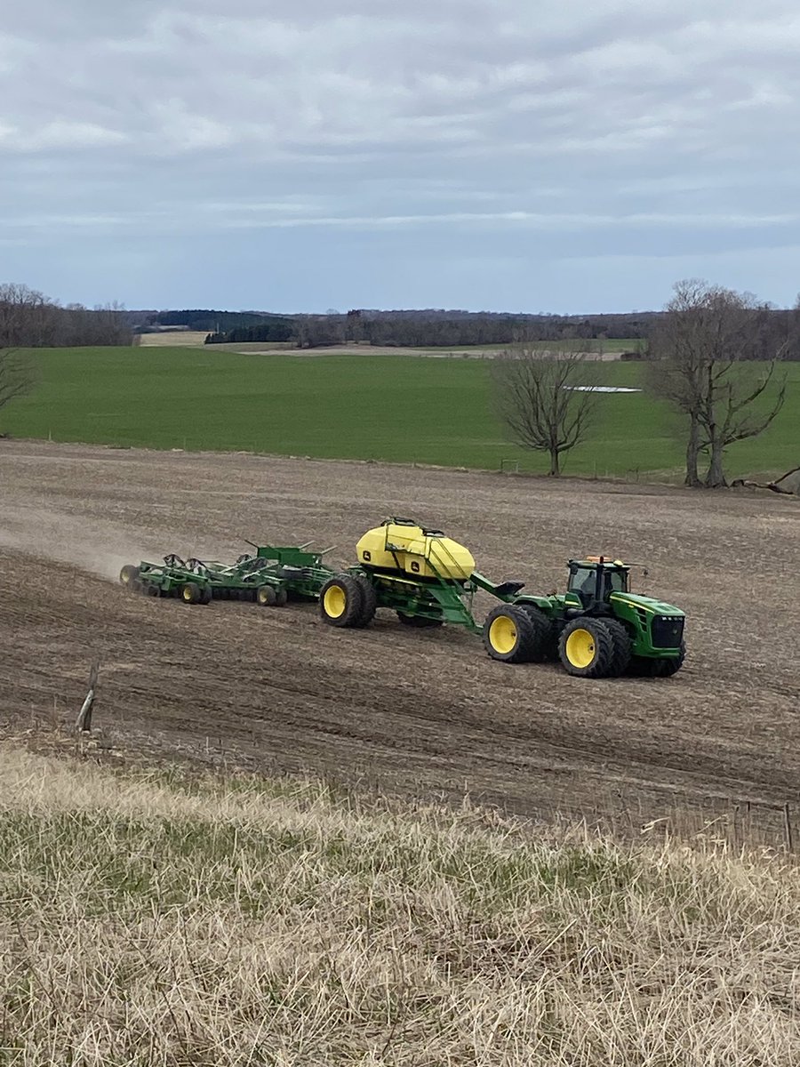 A big thank you to Vincent Acres for getting my oats planted today. The dust was flying and snow is in the forecast - a little late in April but perfect conditions.