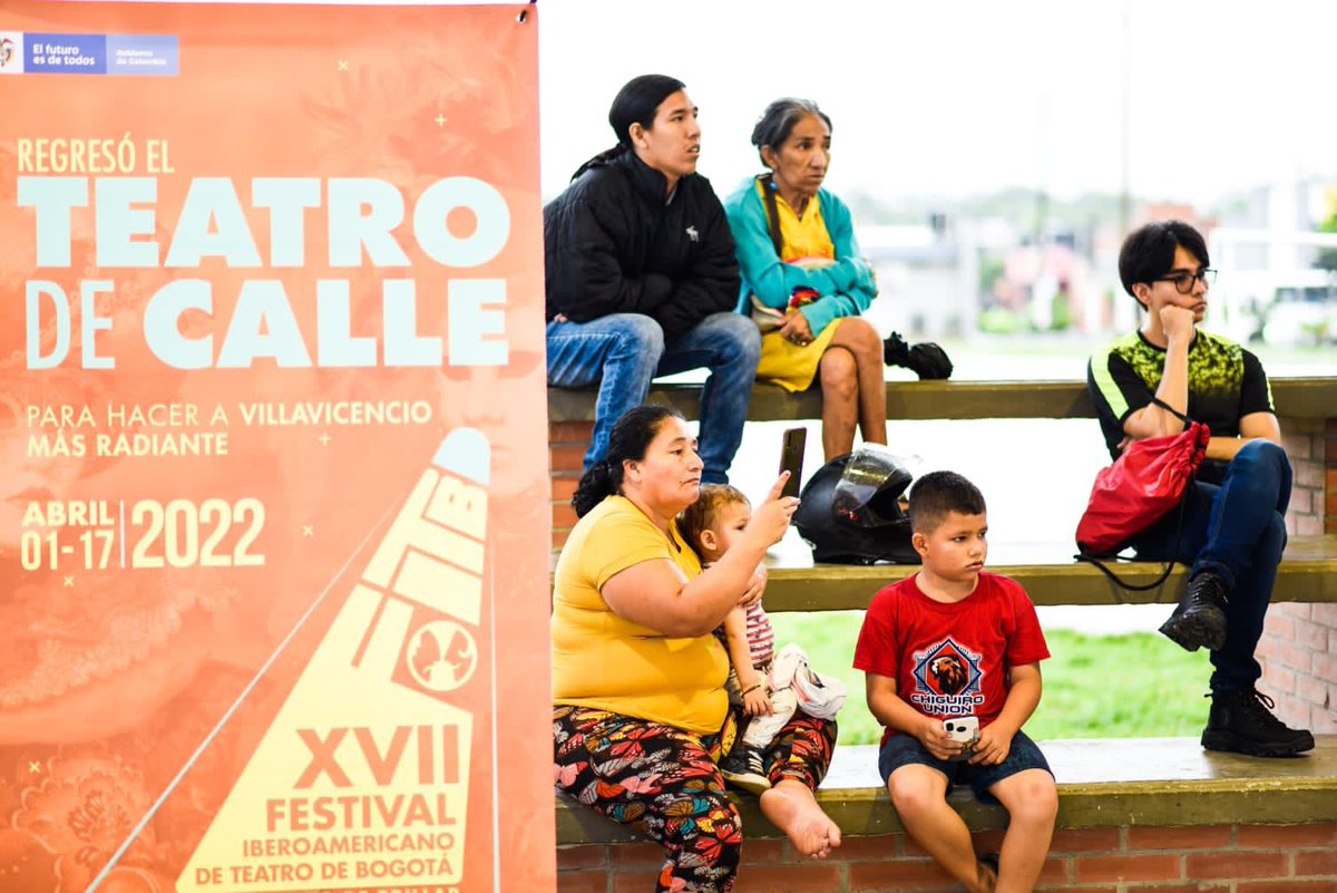 Qué alegría ver llegar el teatro, la magia y cultura donde antes no llegaba. 

Hoy en La Madrid, adultos y niños se dejaron atrapar por ‘La Familia Incentidumbre y Los Pelos del Sol’ y ‘La Partida’, dos obras de la @fitbogota en Villavicencio.

#PorAmorAVillavicencio