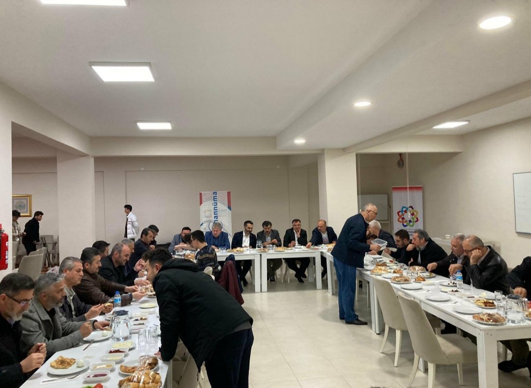 Sahur programlarına devam ediyoruz. Bugün de Hacı Bayram Veli Üniversitesi  Rektörü Sn. Yusuf Tekin ile birlikte Cihannüma Derneginde sahur yaptık.    
Rabbim kabul etsin 
<a href="/avmustafakose/">Av. Mustafa KÖSE 🇹🇷</a>                        <a href="/erkankandemir/">Erkan Kandemir</a>                 <a href="/AYARHikmet/">Hikmet AYAR</a>