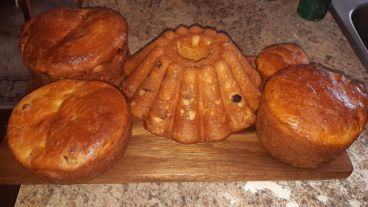 KowaiGaijin's tweet photo. Just finished helping my mom bake some #deliciousmiling Easter bread https://t.co/gj3NTdaoje