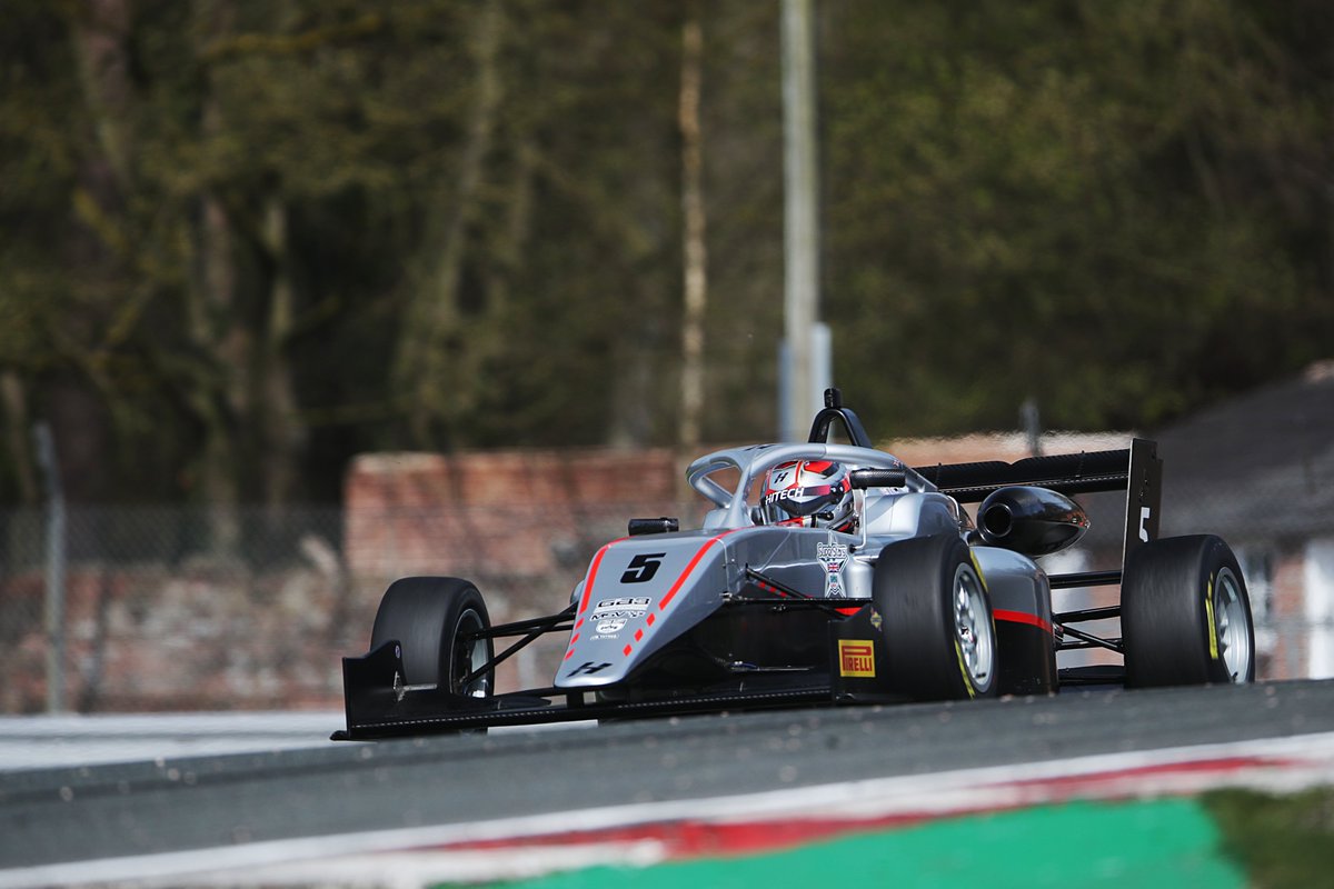 EnduranceChaps's tweet image. @GB3Championship - @Oulton_Park 🇬🇧

Race 1 - Results:
🥇🇬🇧 @LukeBrown1ng 📸
🥈🇧🇷 @robertofaria777 
🥉🇬🇧 #MatthewRees
4⃣ 🇬🇧 @MckenzyRacing
5⃣ 🇬🇧 #JohnBennett
6⃣ 🇸🇪 #JoelGranfors
7⃣ 🇬🇧 @ZakTaylorRacing 
8⃣ 🇬🇧 #BrandenLeeOxley
9⃣ 🇦🇺 @MarcosFlack
🔟🇺🇸 #DavidMorales

1/2