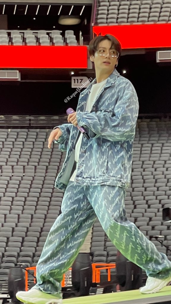 Raquel ✨Jungkook waved at me🪭 tweet media