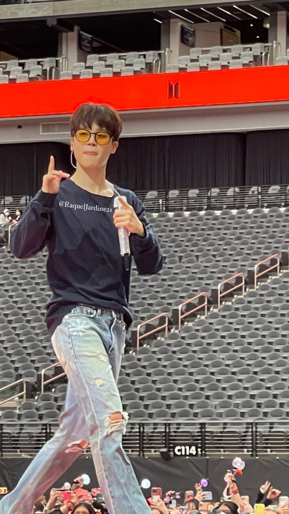 Raquel ✨Jungkook waved at me🪭 tweet media