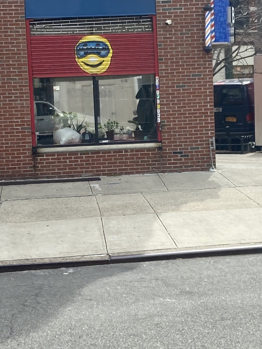 ArtsYork's tweet photo. Just Smile #smileawhile #NY #streetart https://t.co/2zlm3wFedT