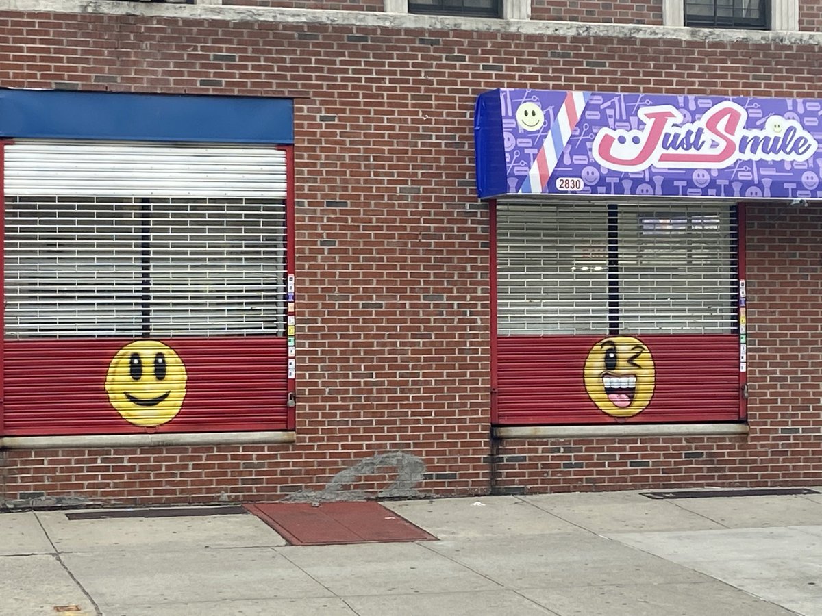 ArtsYork's tweet photo. Just Smile #smileawhile #NY #streetart https://t.co/2zlm3wFedT