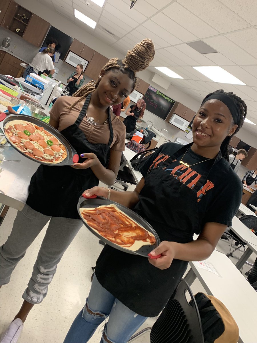 These cuties making pizza from scratch this week in Intro to Culinary! <a href="/LeanderHS_CTE/">Leander HS CTE</a> <a href="/LeanderHS/">Leander High School</a> <a href="/LeanderHS_CCC/">LHS College & Career Center</a> @LeanderISD_CTE @LHS_principal20