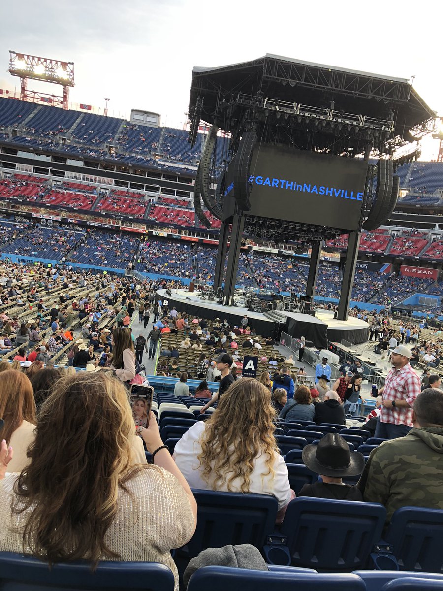 MrsJones_steam's tweet photo. Thank you @SXMTheHighway for the tickets tonight!! #GARTHinNASHVILLE https://t.co/oXEnGsWAfx