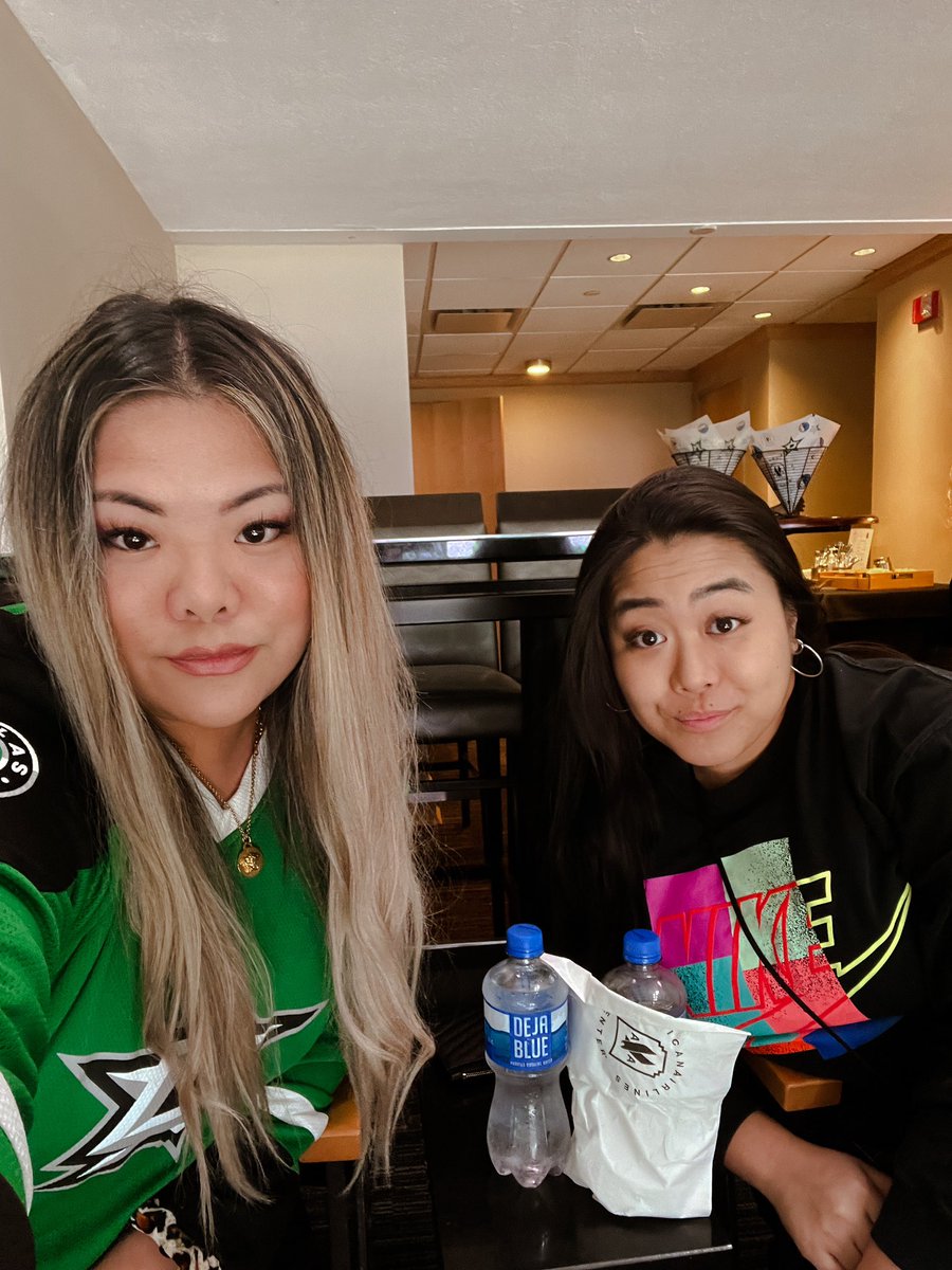 kimyeehaw's tweet photo. dating a homebuilder has some pretty suite perks 😎🏒 #GOSTARS https://t.co/uznCegeV1N