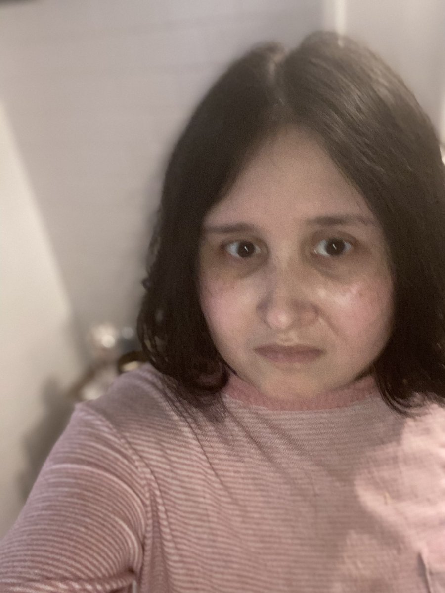 skaterqueen22's tweet photo. I’m hot af 😍😉 girls don’t forget the lips I’m single 😋🤩👁👩‍❤️‍👩👗👢👝🕶 https://t.co/WJJVWqfGnD